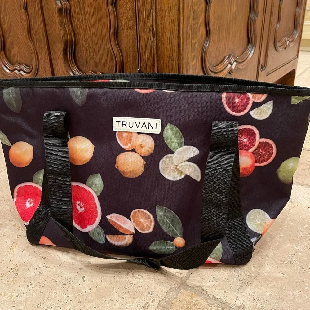 Truvani 2023 PINK W/ BLACK Insulated Tote Bag - Brand New (aka The Food Babe!)